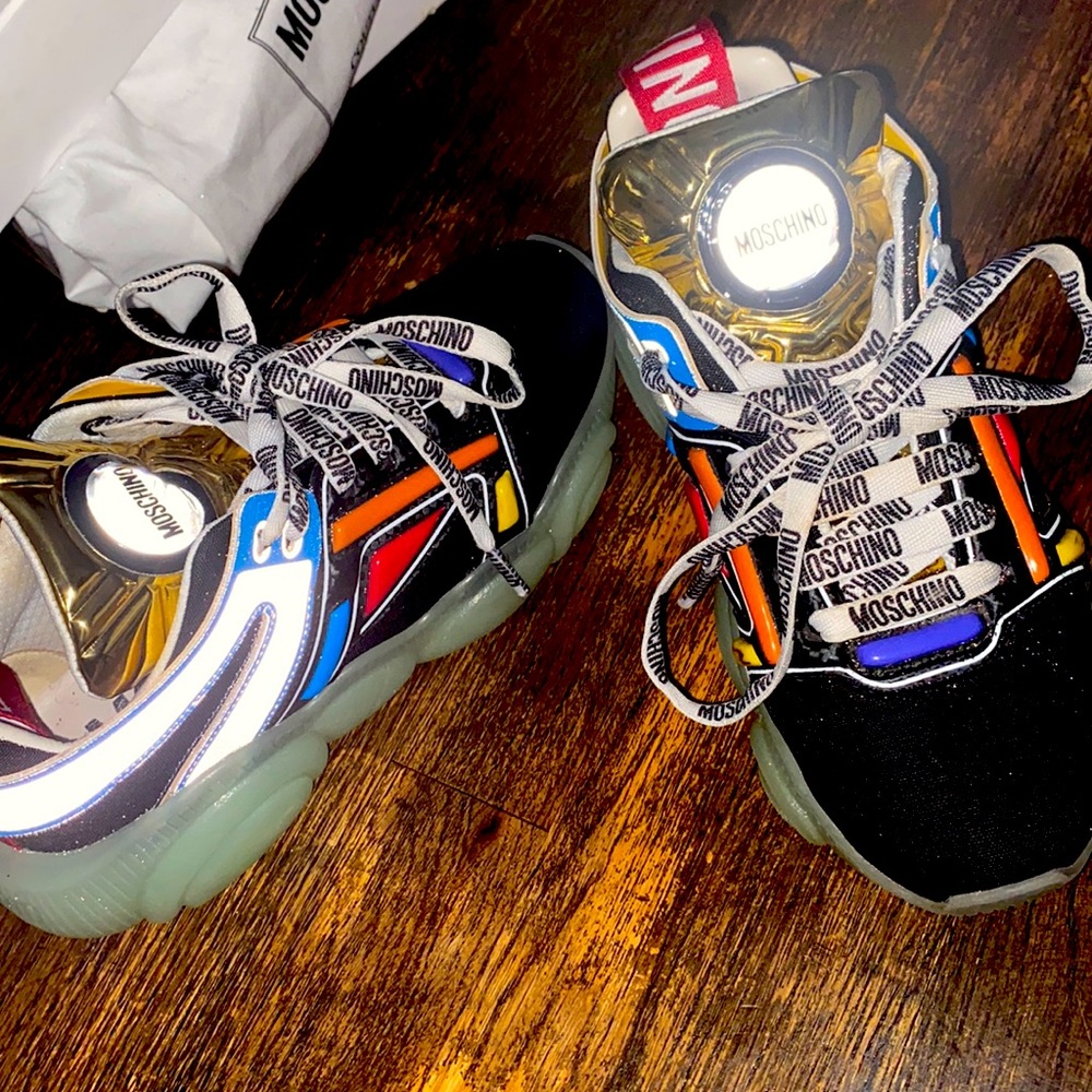 Glow unlimited edition Moschino sneakers